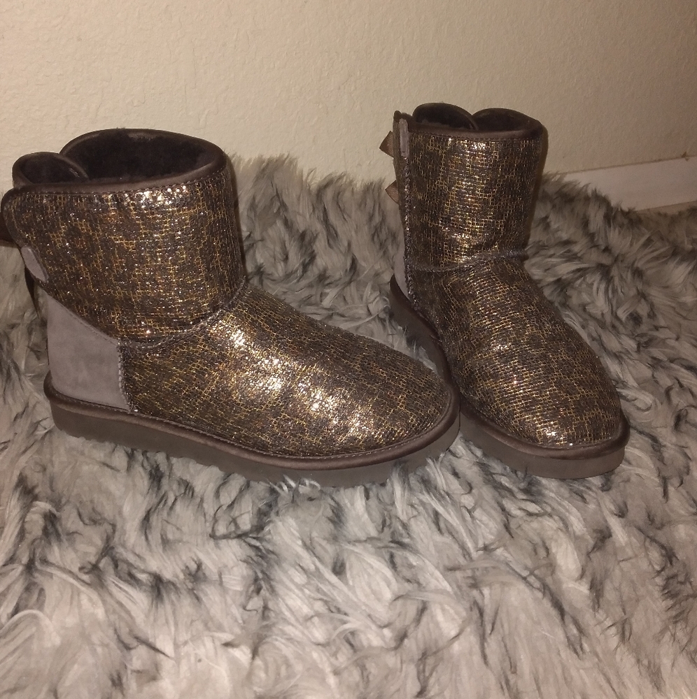 EUC Ugg Bailey Bow leopard boots